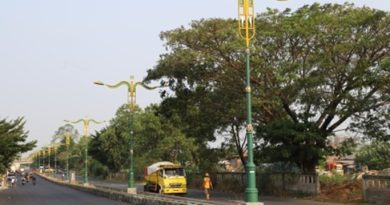 Dinas Perhubungan (Dishub) Kabupaten Bekasi melakukan perbaikan penerangan jalan umum (PJU)