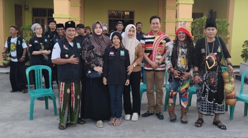 300 Warga Karangharum Ikuti Baksos Pengobatan Alternatif Gratis