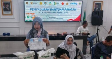 1.632 KPM di Desa Sukadami Terima Bantuan Pangan Beras dan Minyak Goreng
