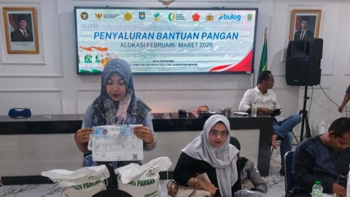 1.632 KPM di Desa Sukadami Terima Bantuan Pangan Beras dan Minyak Goreng