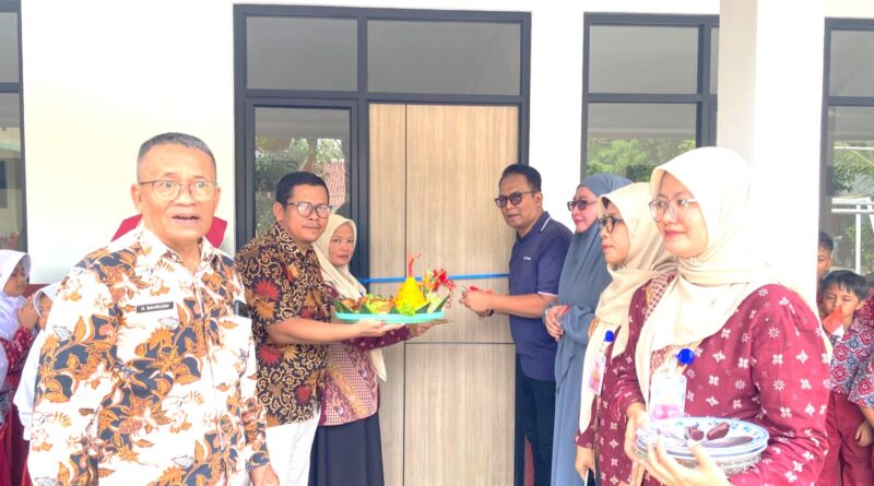 CSR PT LX Pantos Bantu Revitalisasi Tiga Ruang Kelas dan Toilet SDN Gandasari 01